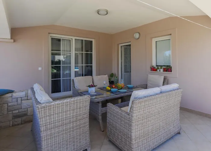 Apartamento Hrvatin-2 By Interhome